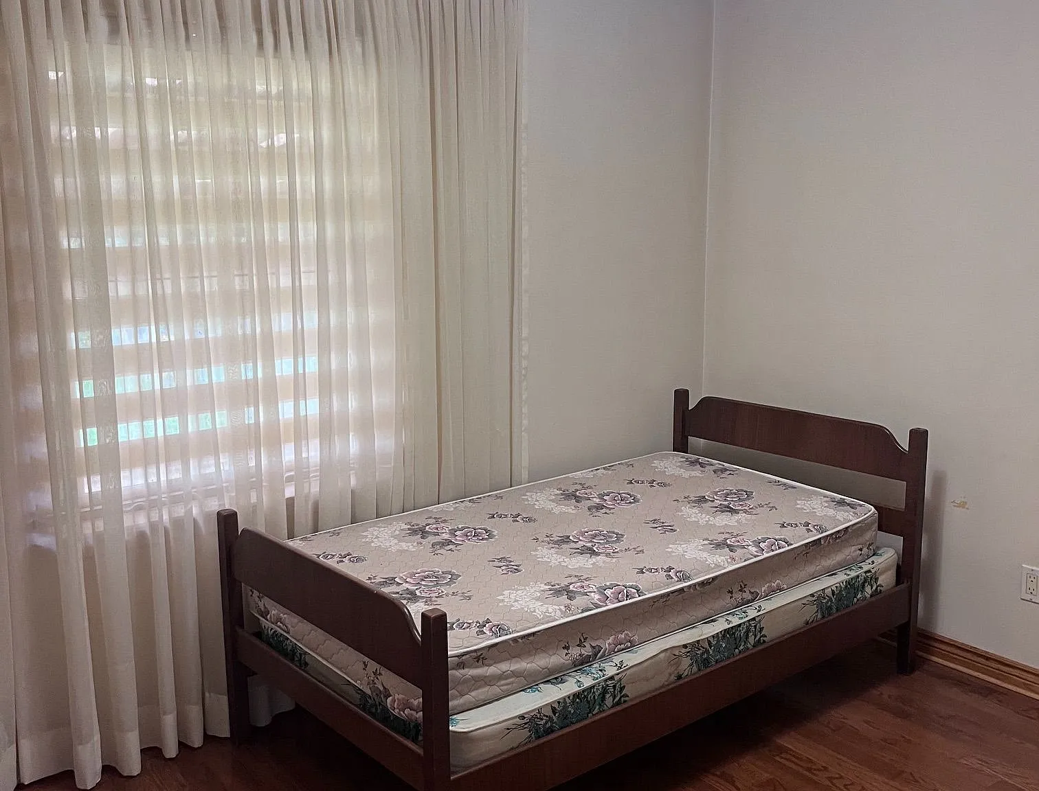 4 bed, $3,650 — Photo 3