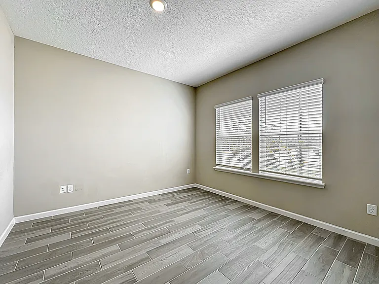 9504 Lovage Ln — Photo 5