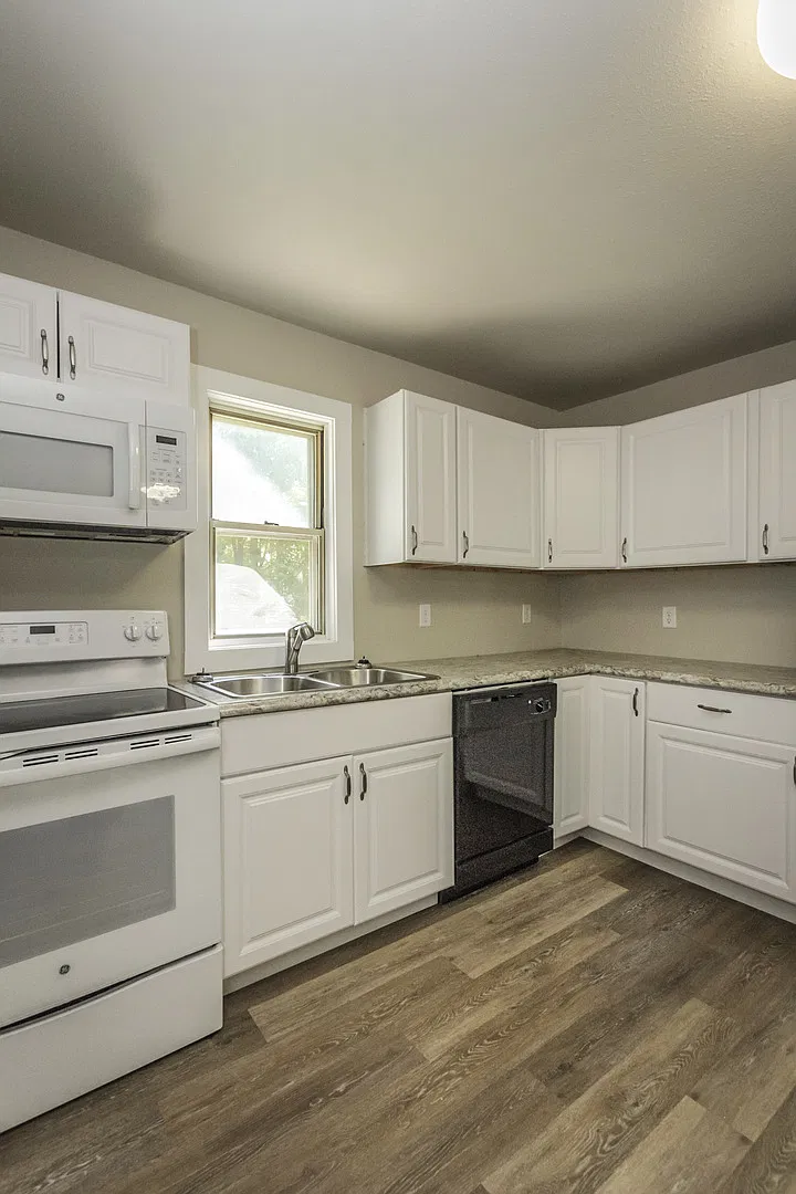 2 Bedroom 1 Bath Fully Remodeled — Photo 4