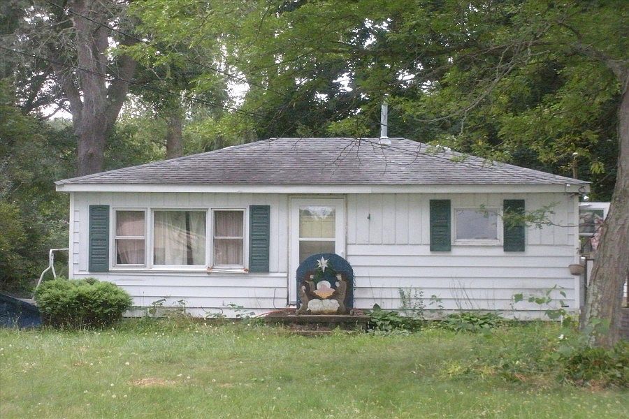 1st image of 25110 Snyder St
