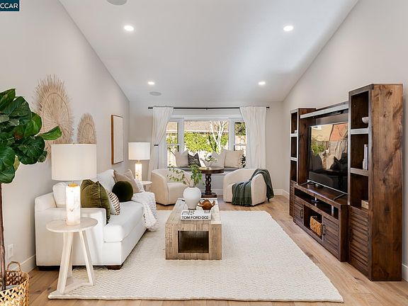 3rd image of 34 Pony Ct