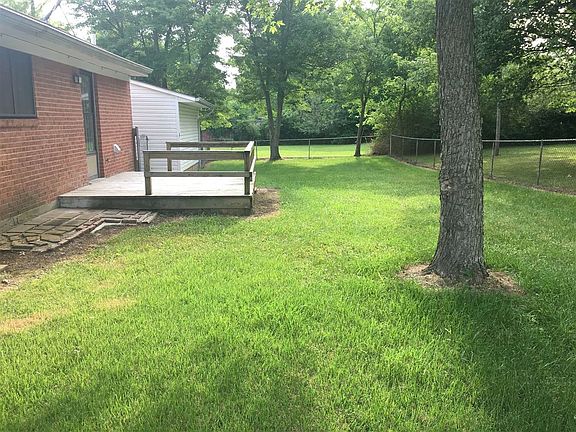 4th image of 186 Donna Ave