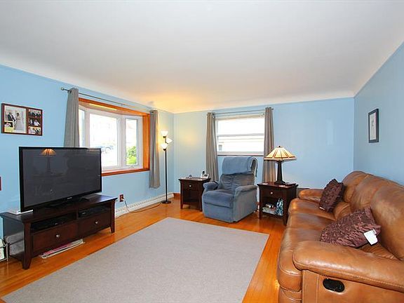5th image of 522 Pedretti Ave