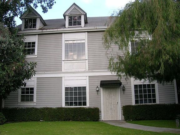 2nd image of 14209 Burbank Blvd APT 1