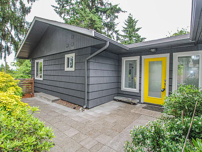 19547 53rd Ave NE — Photo 3