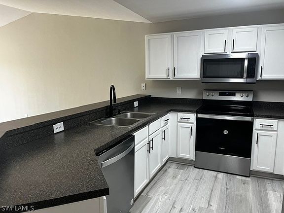 5th image of 886/888 Apartment St E
