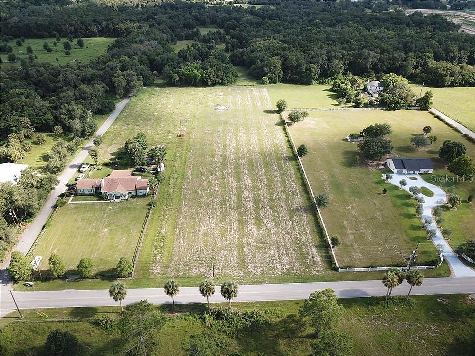 2nd image of 835 Horseshoe Creek Rd