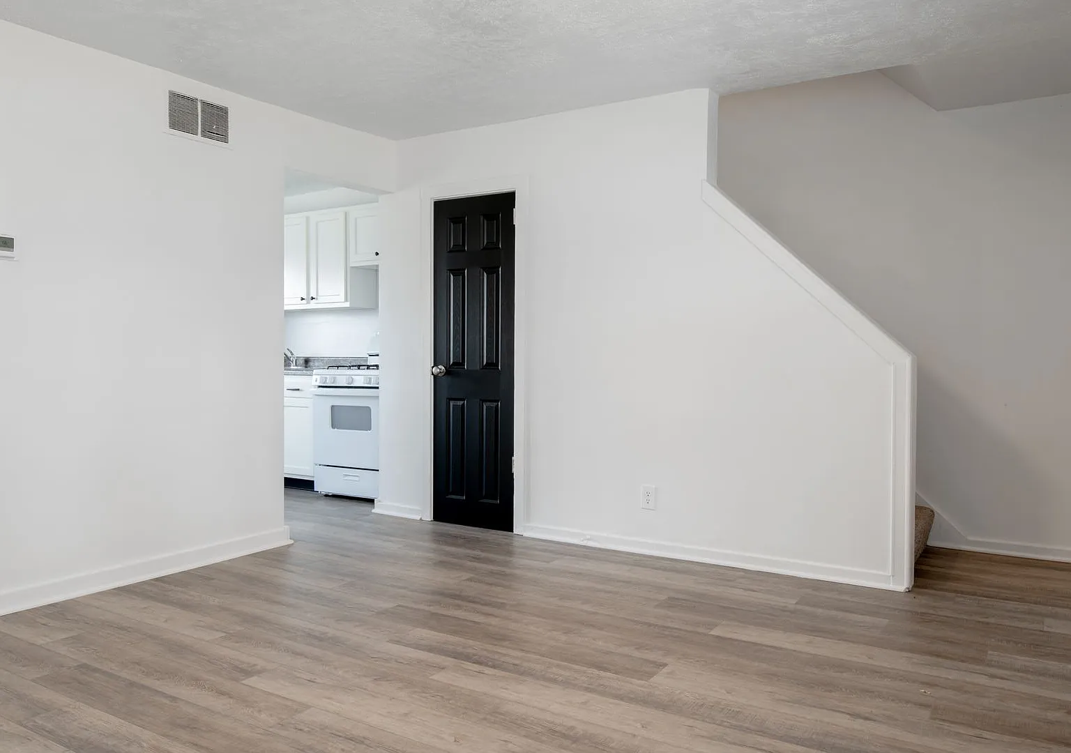 3-Bedroom Townhouse in Midland, PA. Apply Now!! — Photo 1
