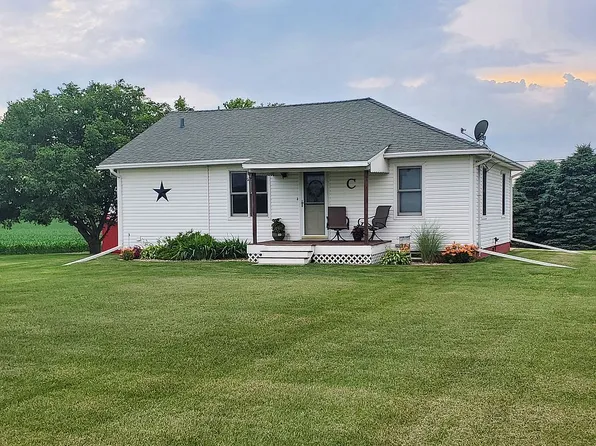 110 10th St, Sciota, IL 61475