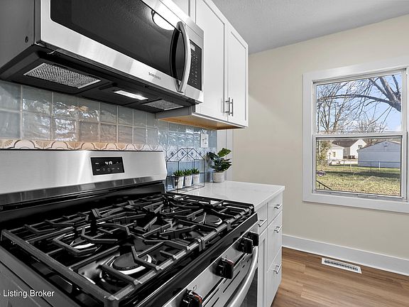 3rd image of 2611 Narragansett Dr