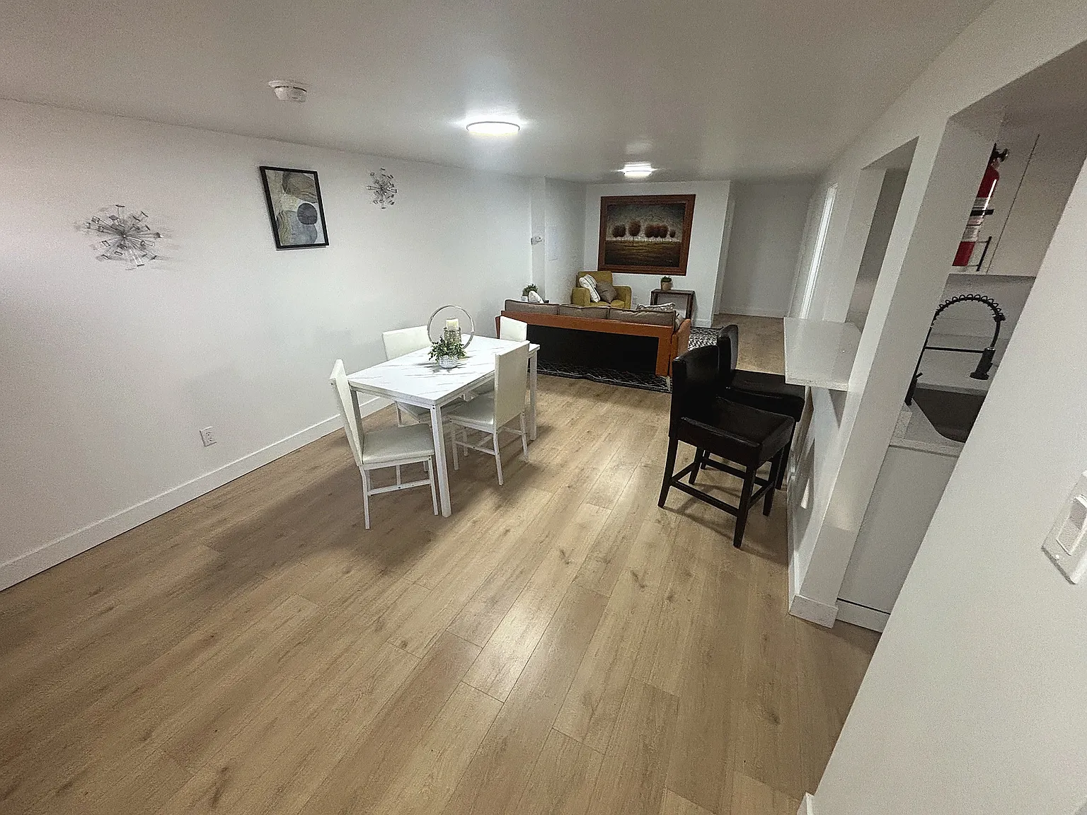 2 bed, 1050 sqft, $1,700 — Photo 2