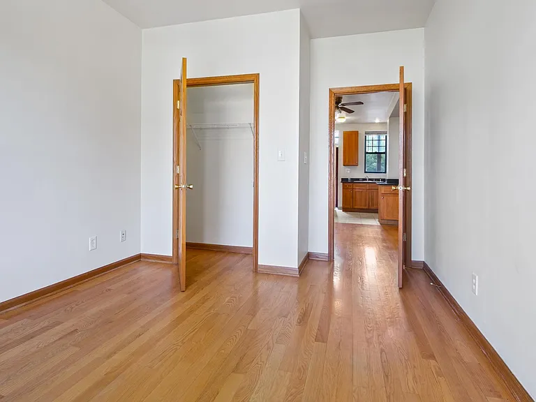 1435 E 53rd St #3E — Photo 16
