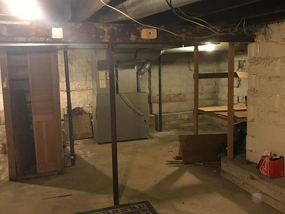 4th image of 305 Cedar St