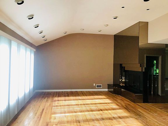 3rd image of 72 Hamilton Dr