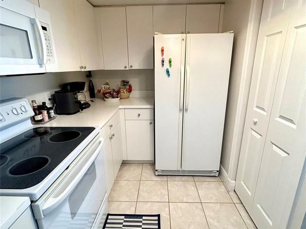 11750 Saint Andrews Pl APT 202