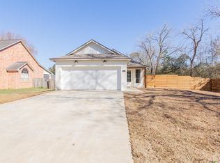 213 Shady Park Dr, Lafayette, LA 70508