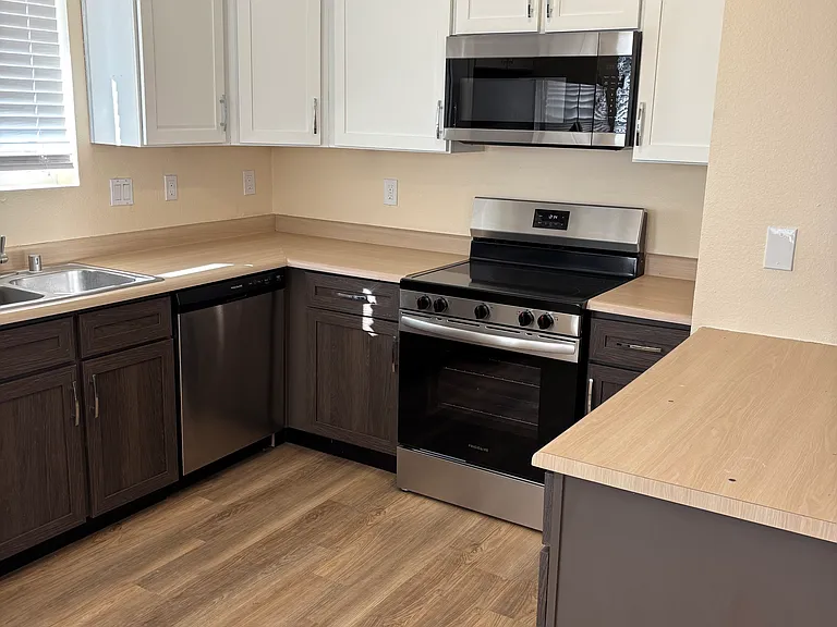 300 Geraldine Loop SE #A — Photo 12