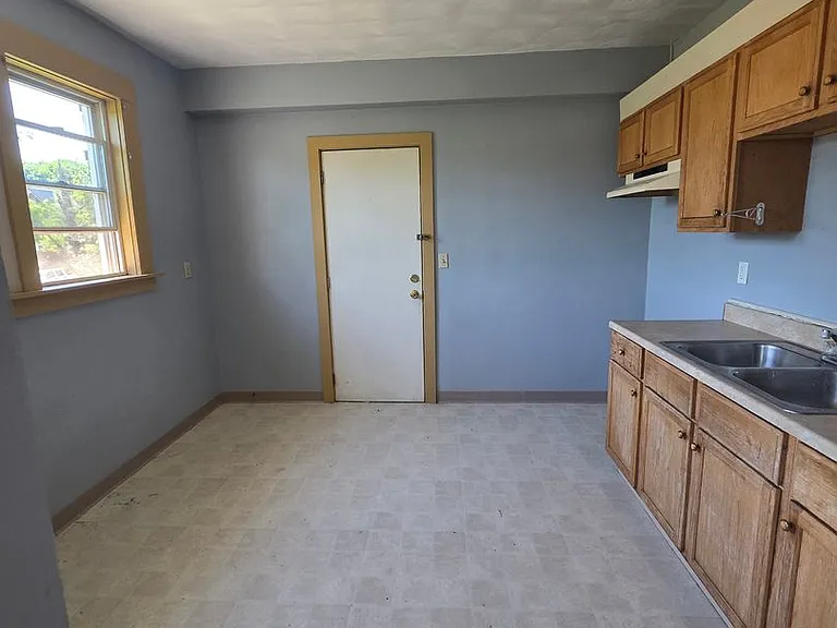 2120 Parade St #B — Photo 4