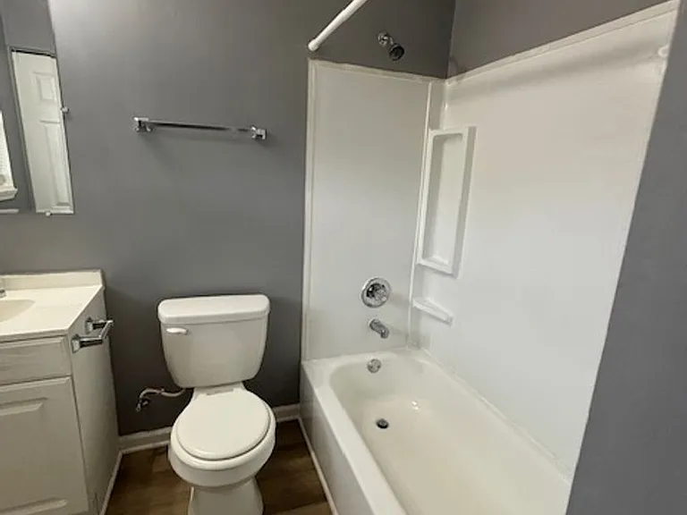 433 Woodcreek Dr — Photo 10