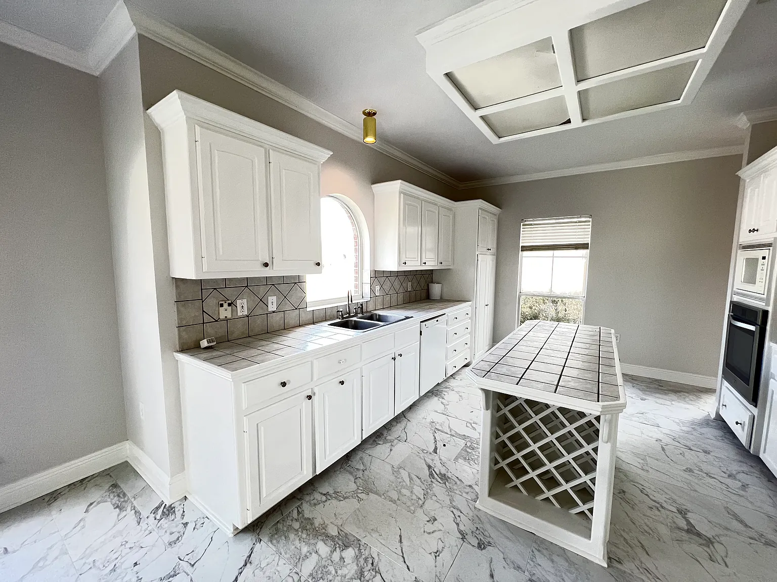 4 Bedroom House in Shadows at White Oak — Photo 2