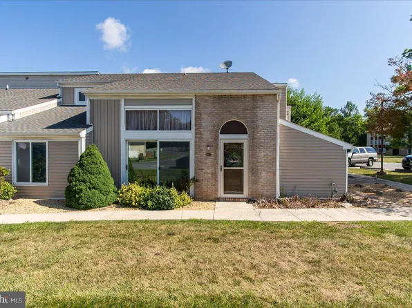 1500 Kensington Dr, Hagerstown, MD 21742