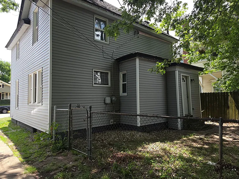 905 E Washington St — Photo 31