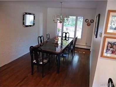5th image of 8 Oak Hill Dr