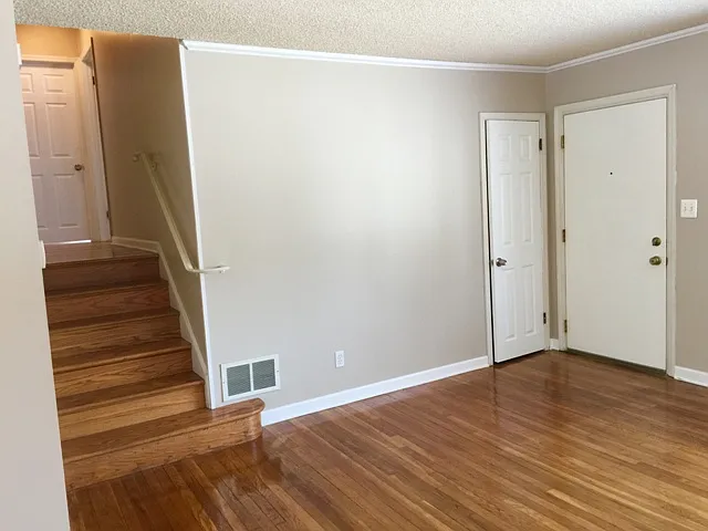 2621 Darby Dr — Photo 9