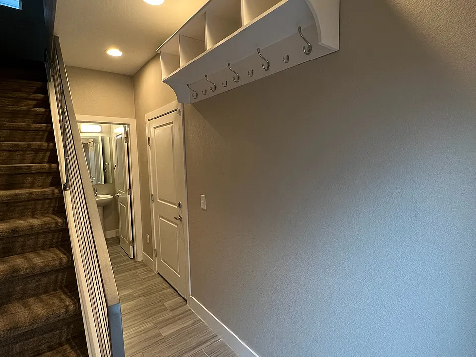 Ground level entry way