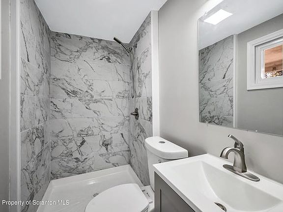 5th image of 333 Oak St