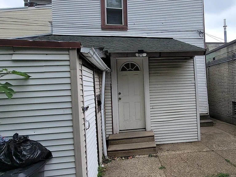 4760 Richmond St #3 — Photo 6