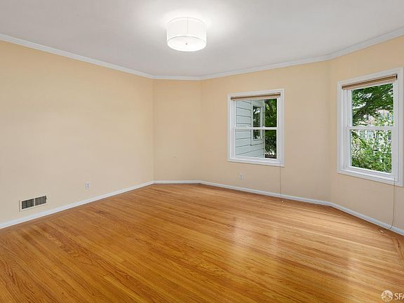 3rd image of 359 Guerrero St