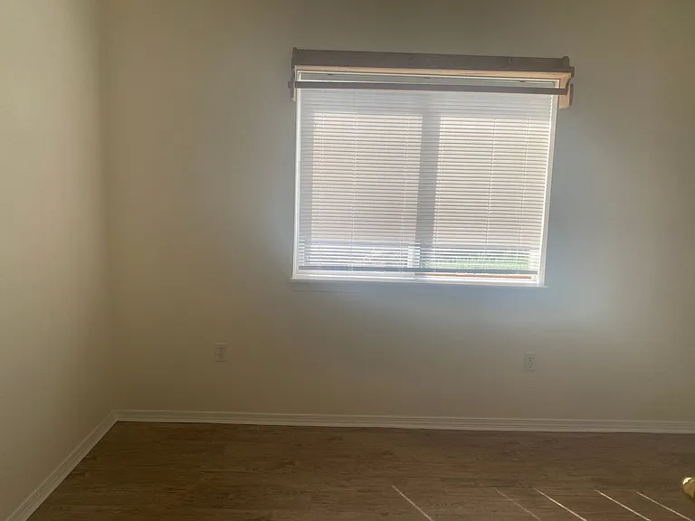 3040 Mandalay Grv #5 — Photo 9