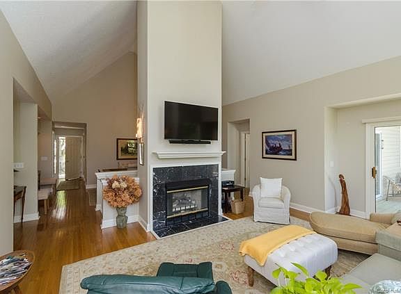 5th image of 212 Black Oak Ln