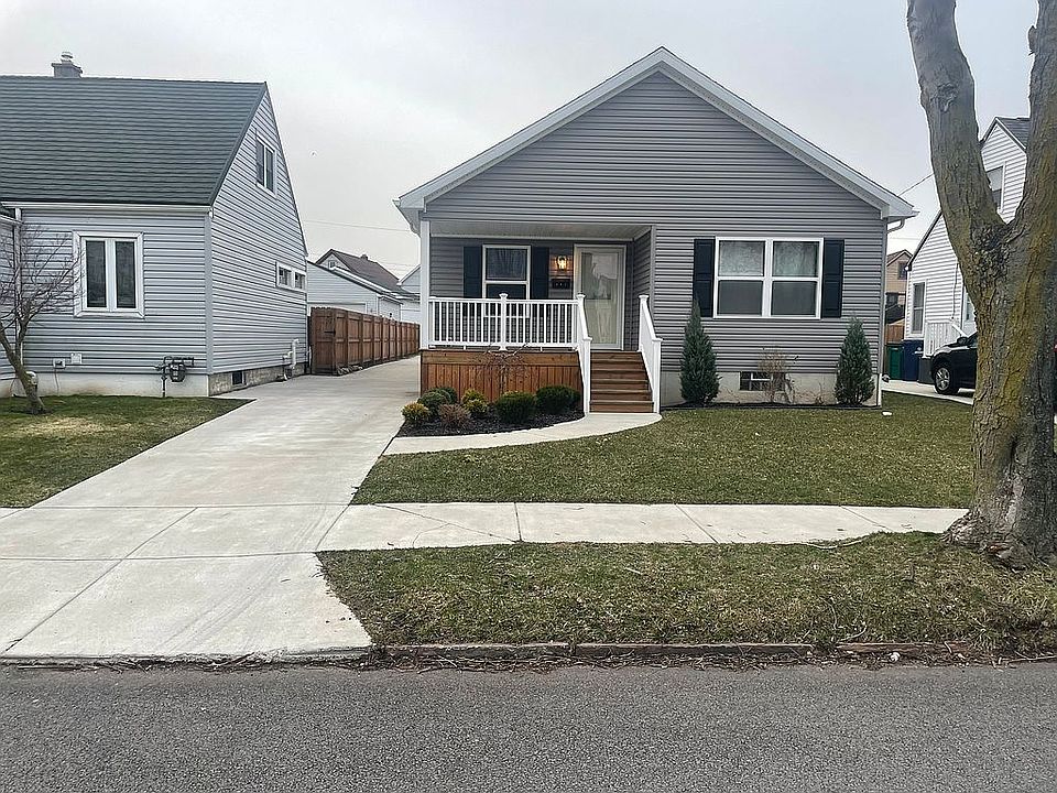 1st image of 361 Taunton Pl