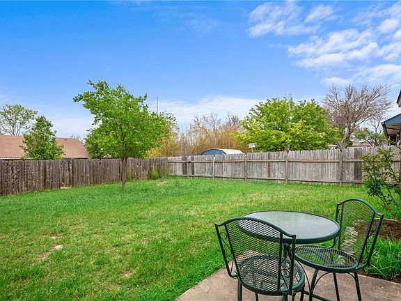 4th image of 2207 Darnell Dr