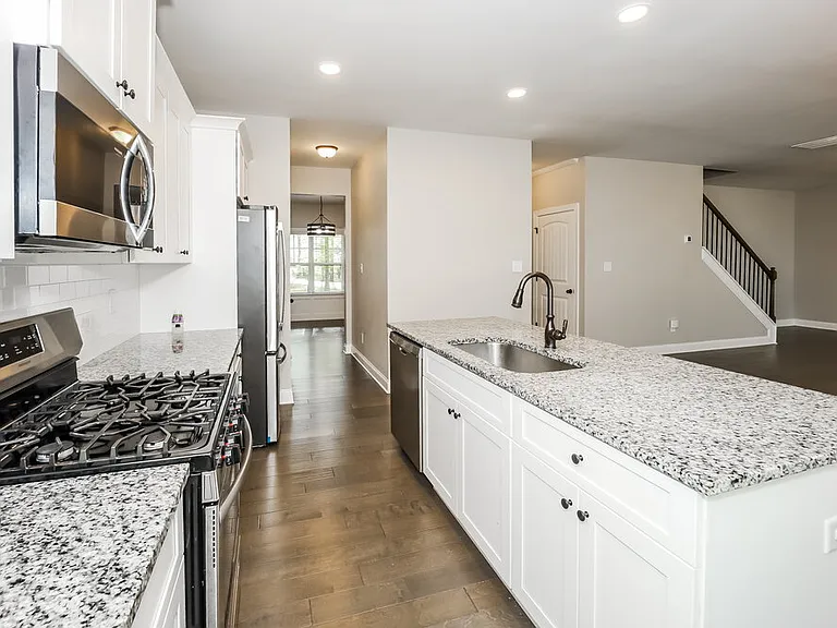 102 Peyton Ct — Photo 8