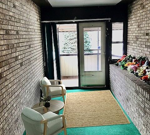 Enclosed front entrance way
