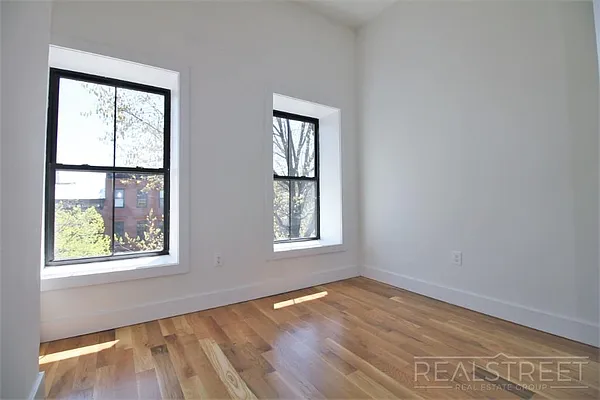 Rented by Real Street Inc | media 6