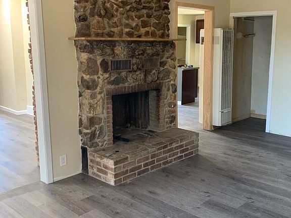 Living room w/ fireplace