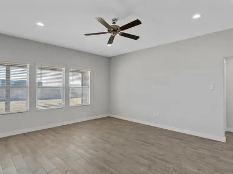 2609 Republic Ave — Photo 8