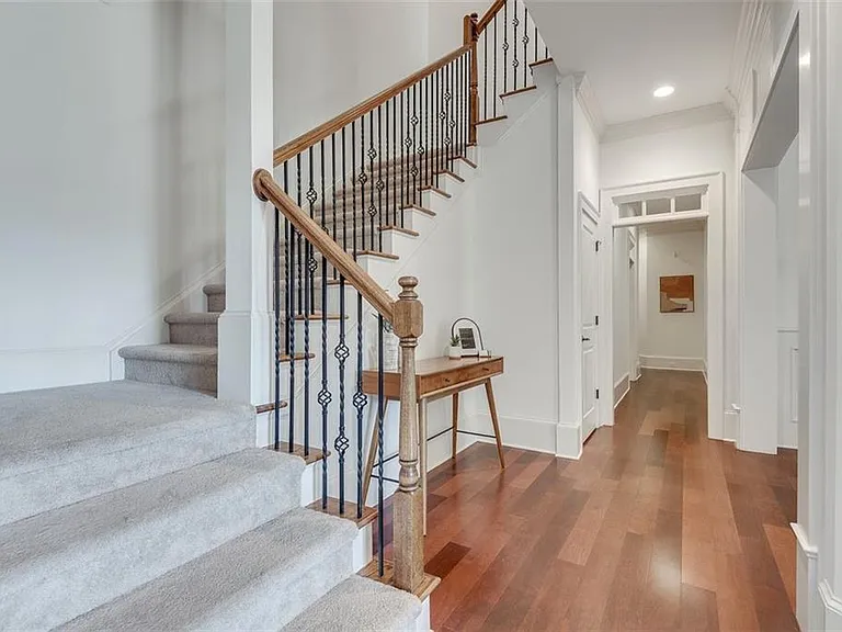 240 Lullwater Ct — Photo 11
