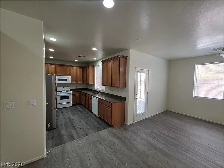 7510 Perla Del Mar Ave — Photo 10