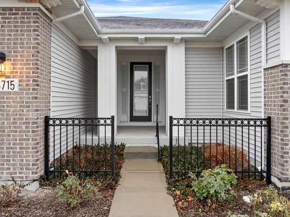 3715 Chesapeake Ln, Naperville, IL 60564