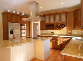 200 Northampton Ln, Lincolnshire, IL 60069