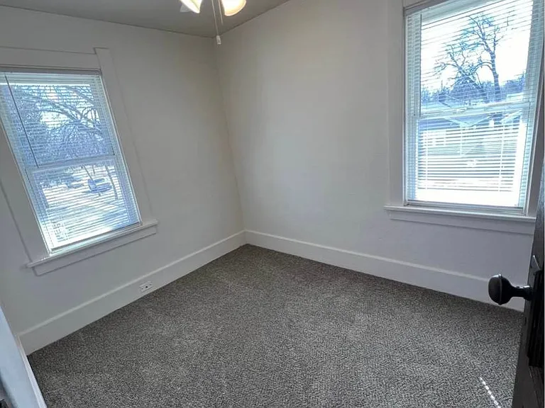 702 N Washington St — Photo 8