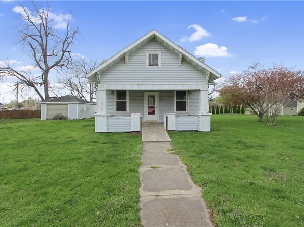829 Locust Ave, Neoga, IL 62447