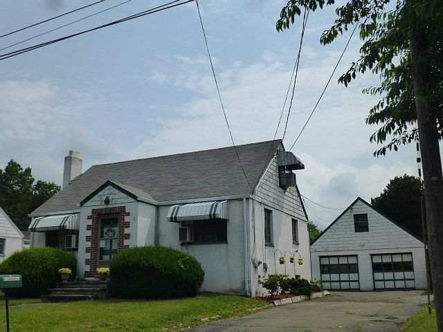 2nd image of 7 Venice St