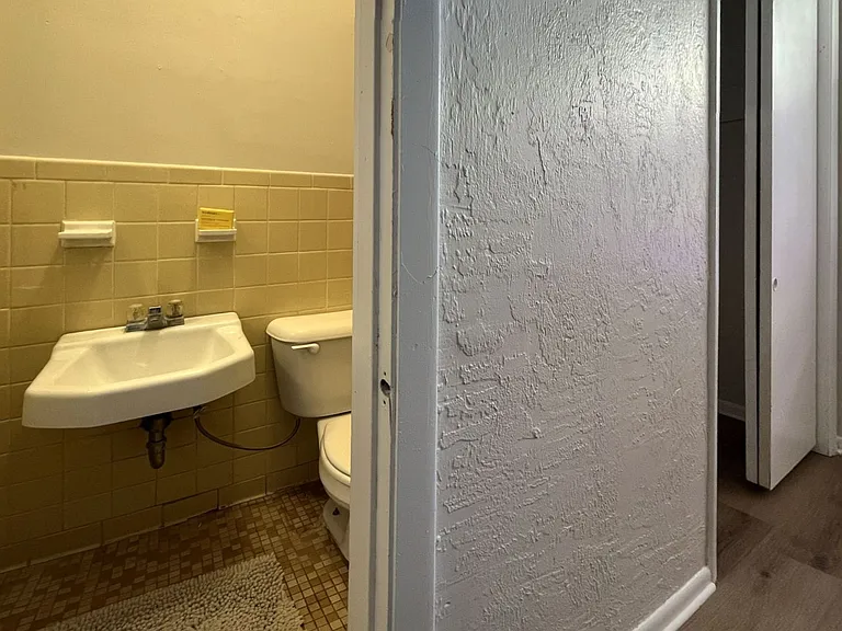 815 E Fort King St — Photo 16