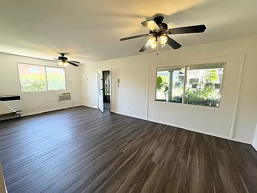 4360 Willowbrook Ave — Photo 2